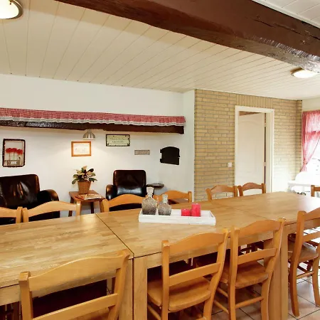 Farmhouse Is Located In The Outskirts Of 度假居