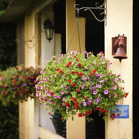 Farmhouse Is Located In The Outskirts Of 度假居